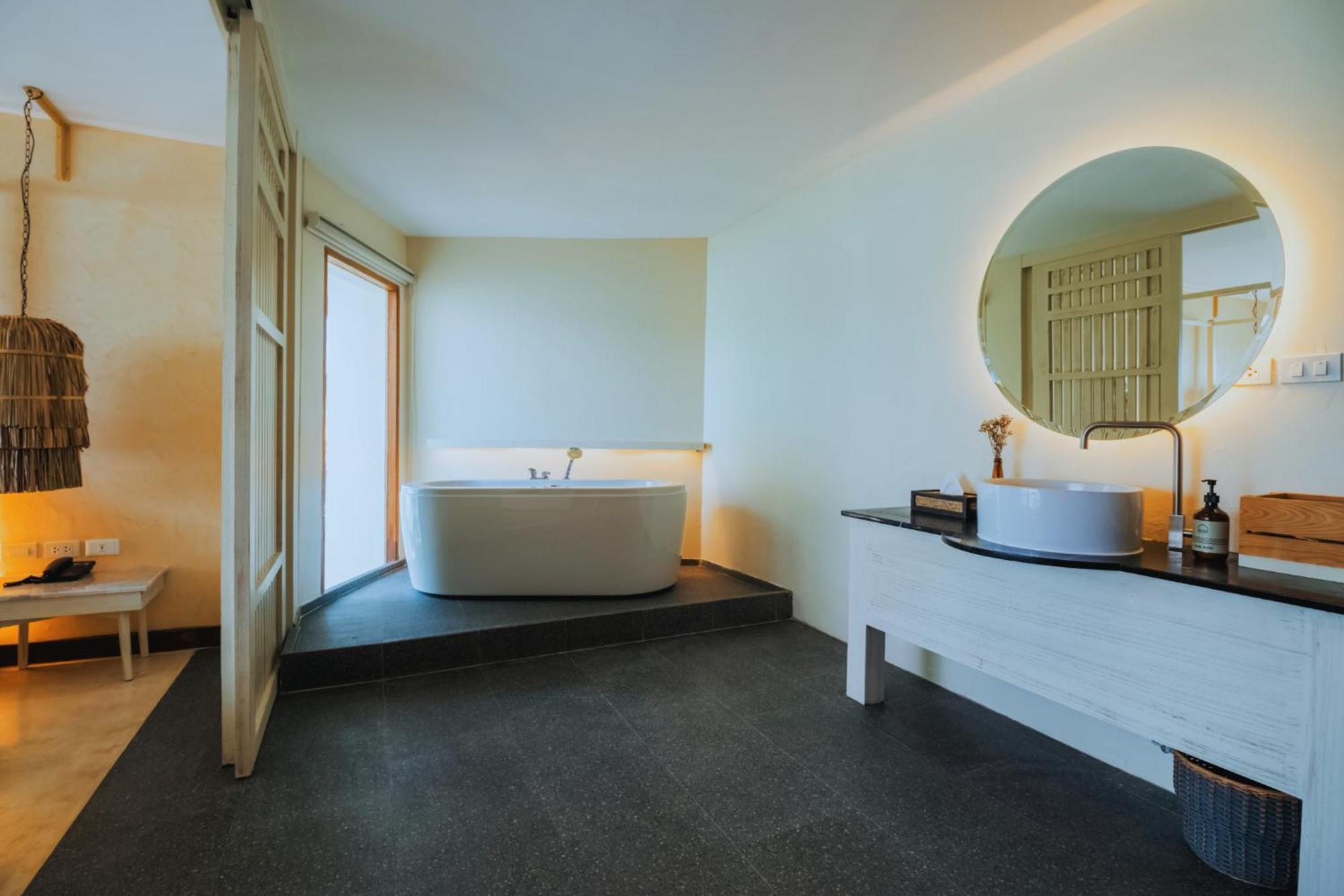 Sea Sun Bed & Beyond Hotel Bang Rak Beach  Buitenkant foto